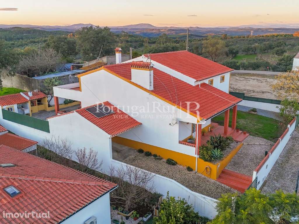 Moradia T5 com quintal e garagem no Gavião - Grande imagem: 2/60