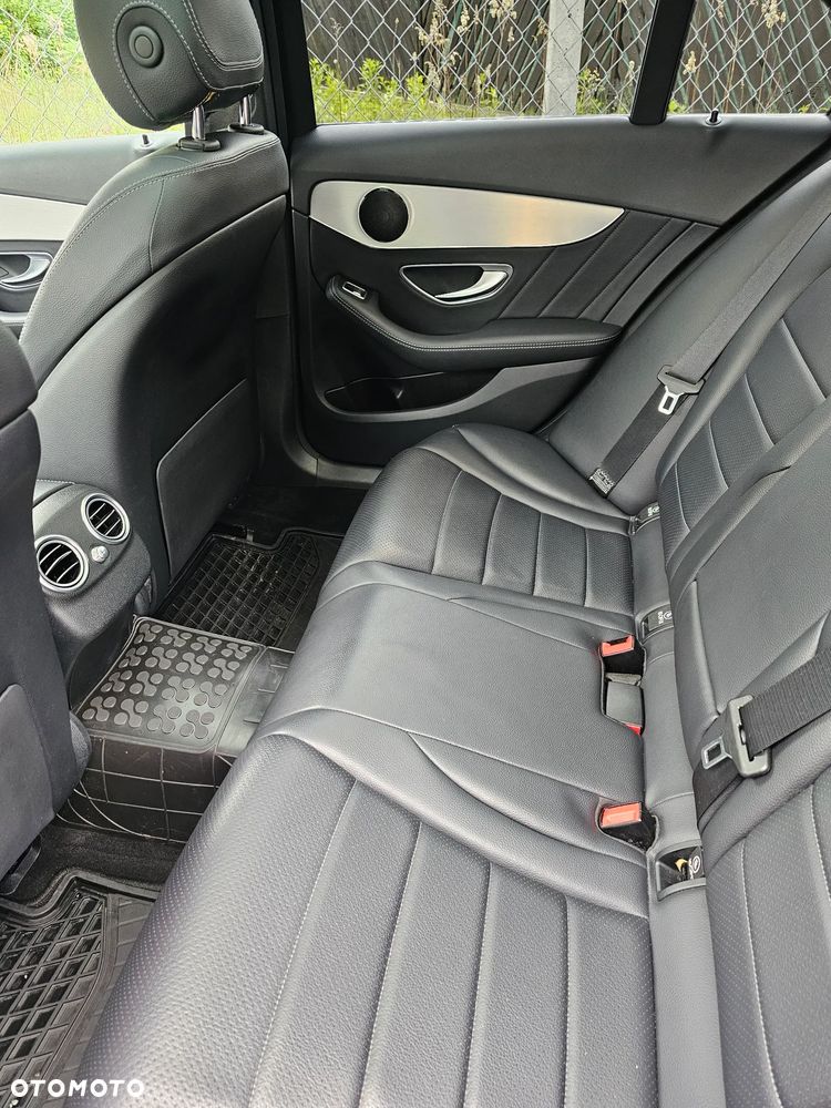 Mercedes-Benz Klasa C 300 4MATIC 9G-TRONIC - 9