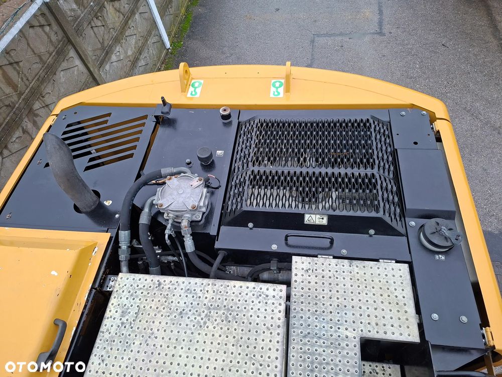 Caterpillar CAT M 318 D - 16