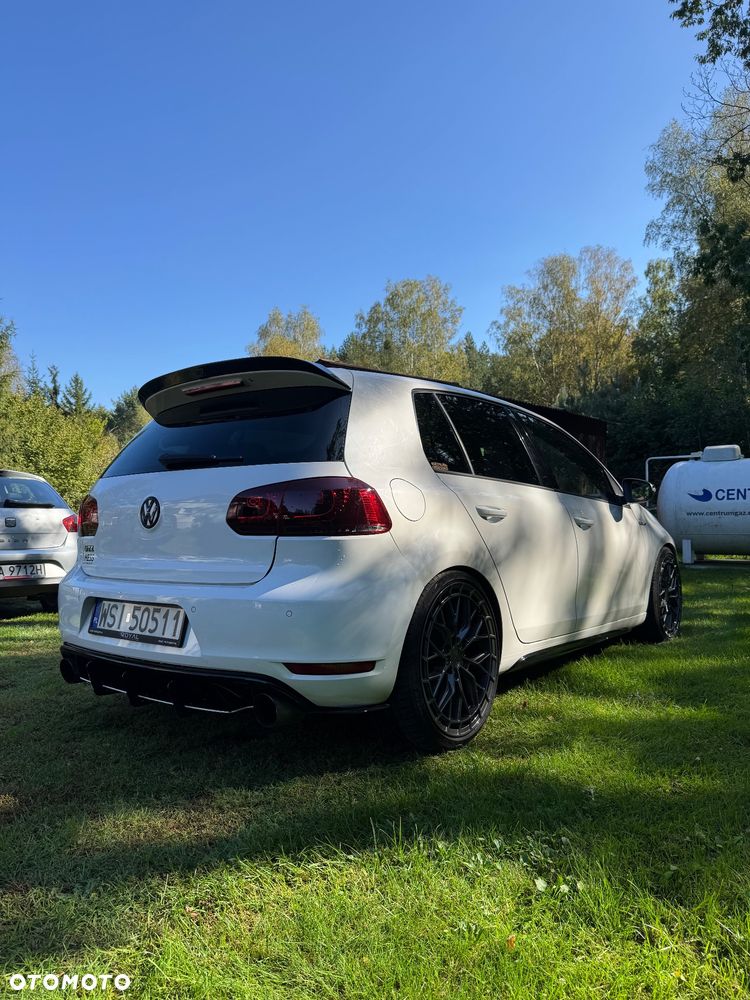 Volkswagen Golf - 1