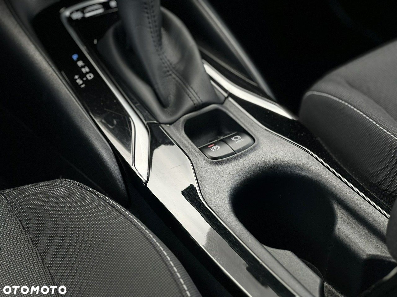 Toyota Corolla 2.0 Hybrid Comfort - 22