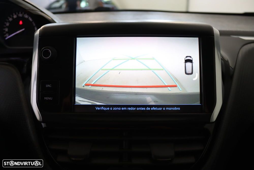 Peugeot 208 1.2 PureTech Signature EAT6 - 18