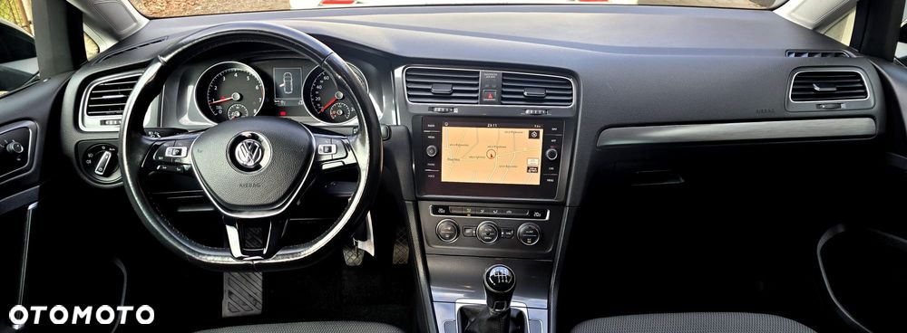Volkswagen Golf - 10
