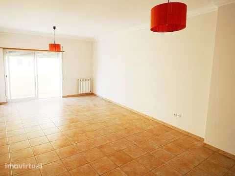 Arrendamento de apartamento T2 na Rua António Maria de Sousa - Grande imagem: 3/12