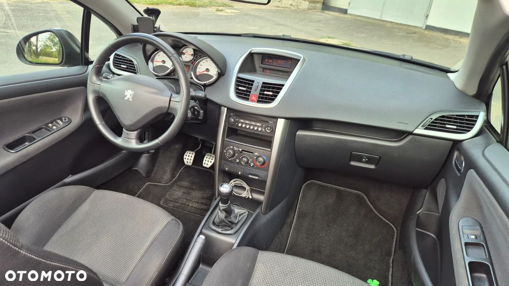 Peugeot 207 CC 1.6 Intense - 19