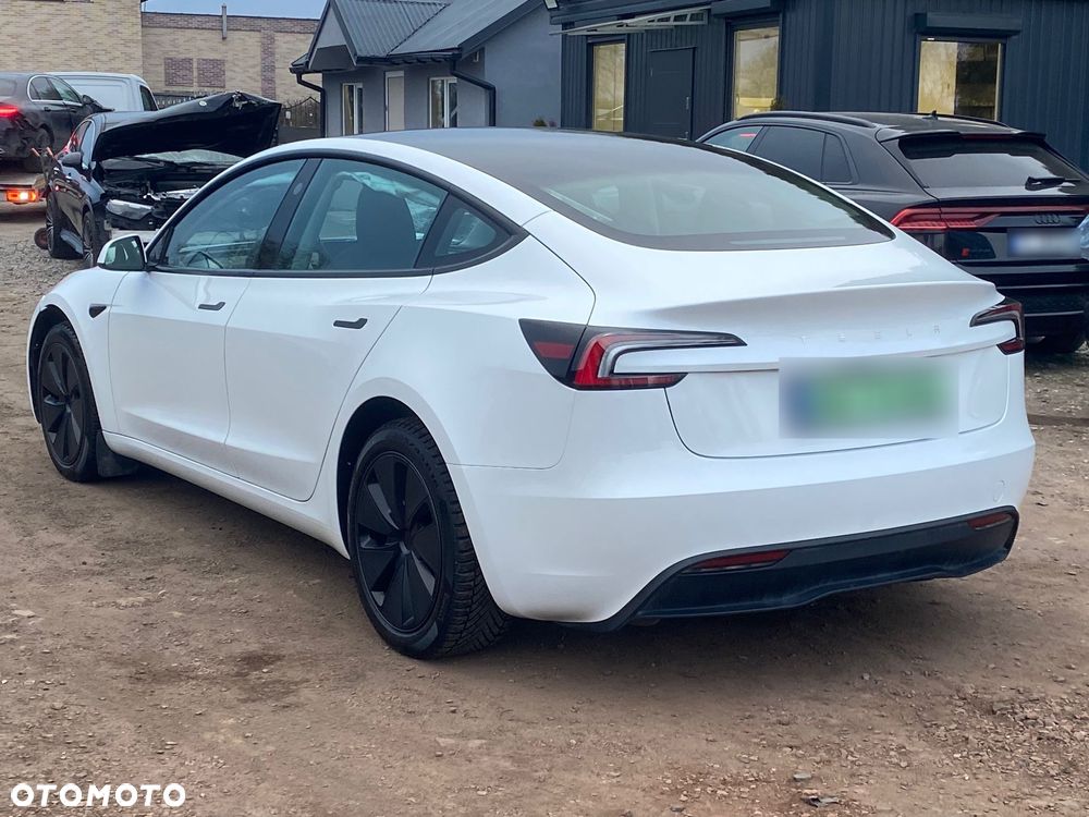 Tesla Model 3 - 1