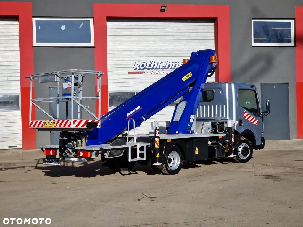 Renault Maxity - 4