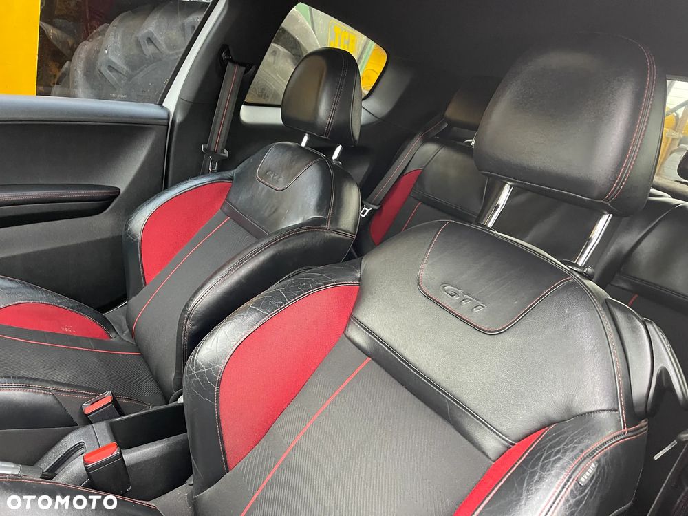 Peugeot 208 1.6 THP GTi - 13