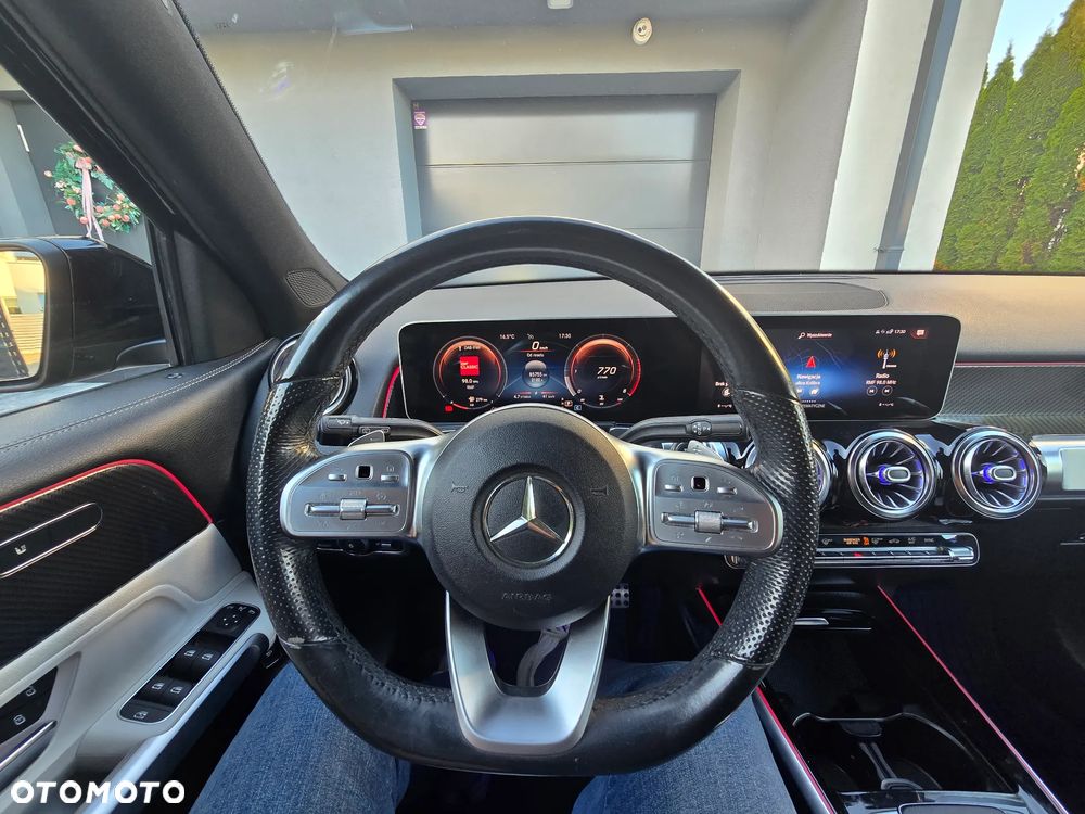 Mercedes-Benz GLB - 12