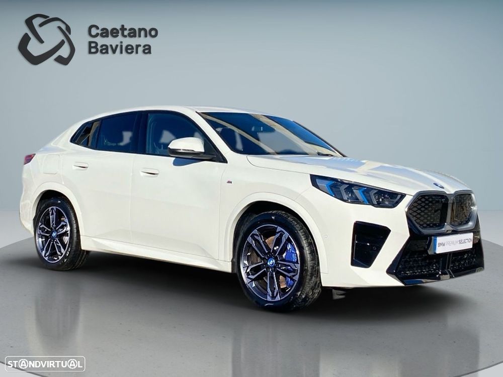 BMW iX2 eDrive20 Pack Desportivo M - 25
