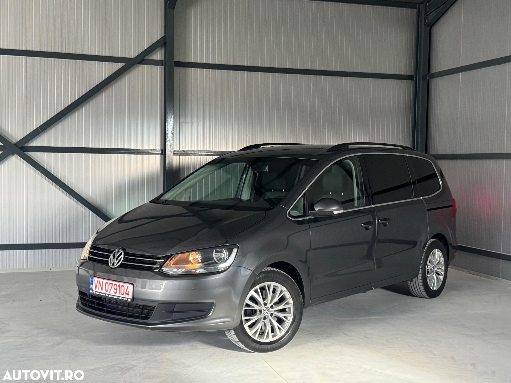 Volkswagen Sharan 2.0 TDI DSG BlueMotion Technology Comfortline - 2