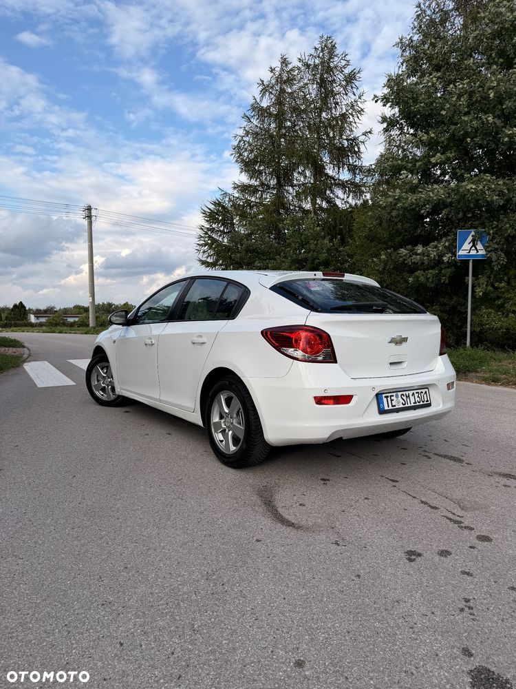 Chevrolet Cruze 1.6 LS - 28