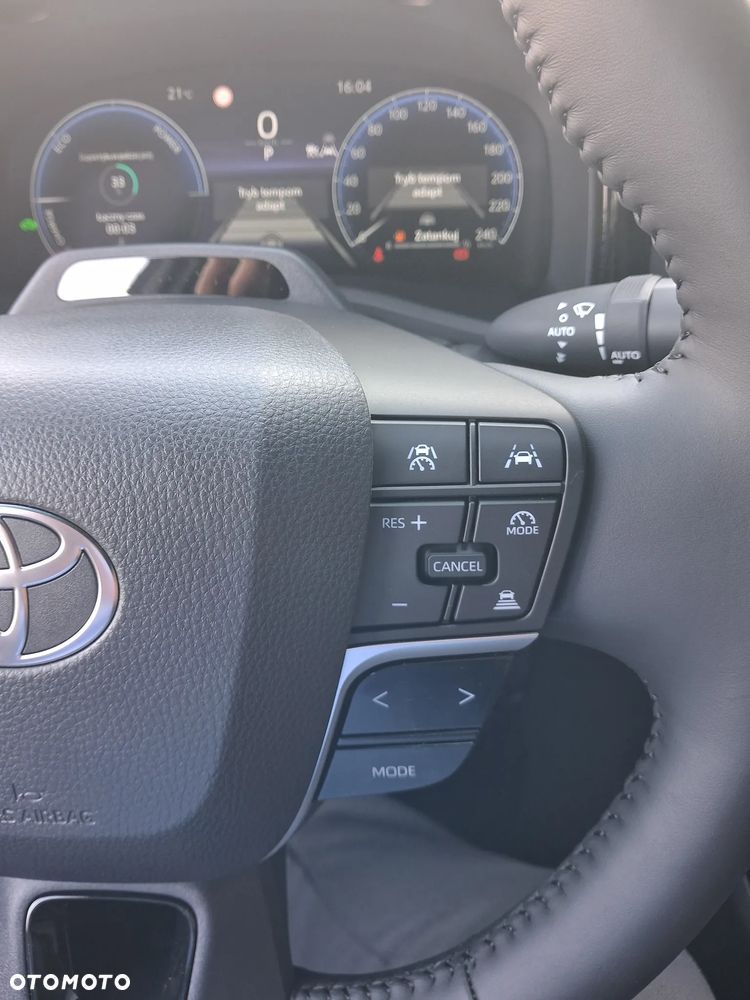 Toyota Camry - 17