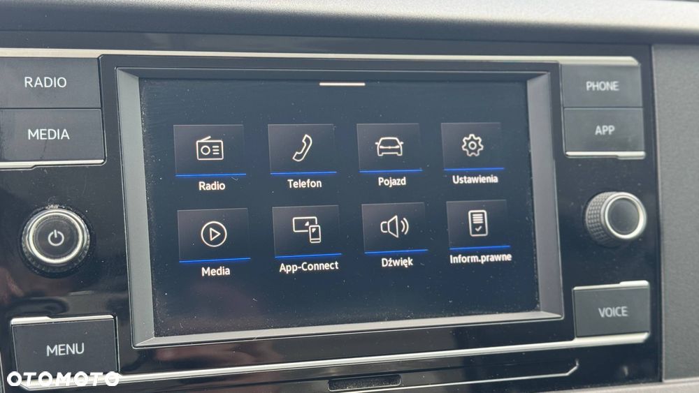 Volkswagen Transporter 2.0 TDI z 2022 roku - 14
