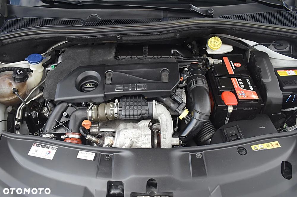 Peugeot 2008 1.6 e-HDi Allure S&S - 11