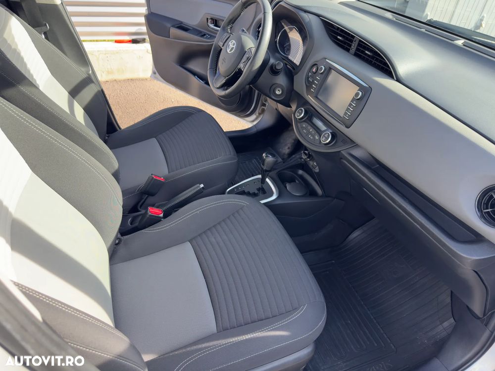 Toyota Yaris - 10
