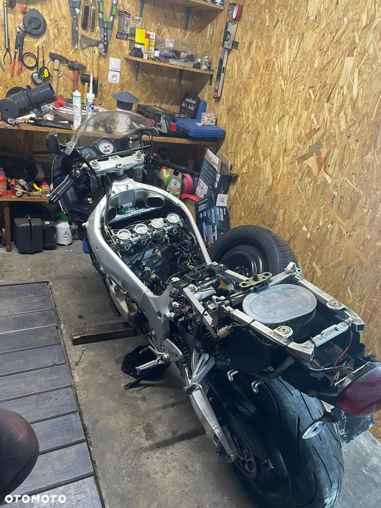 Suzuki GSX-R - 22