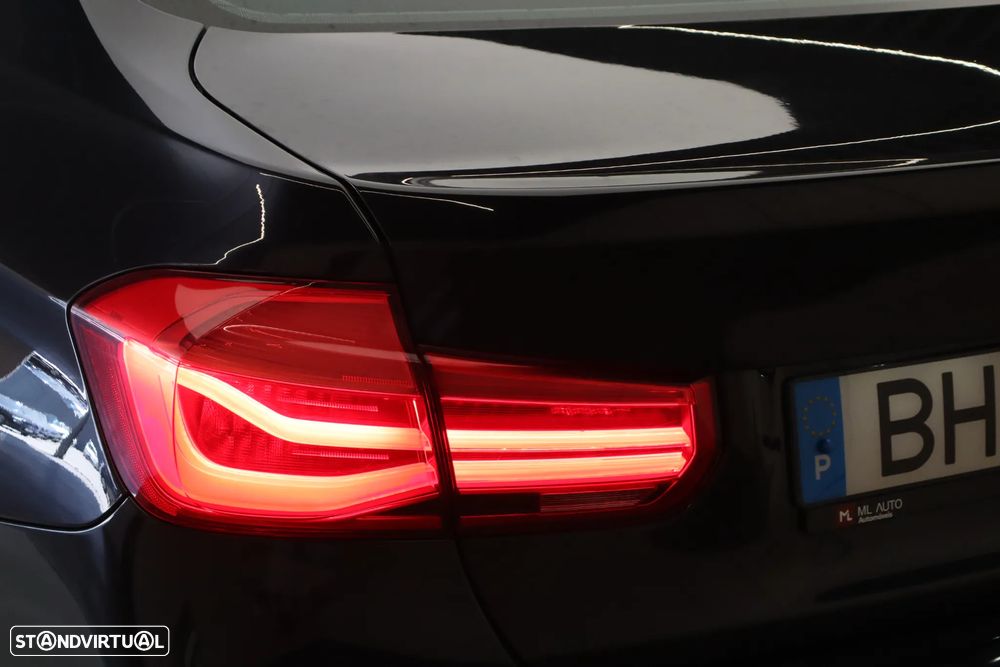 BMW 330 e iPerformance Pack M - 14