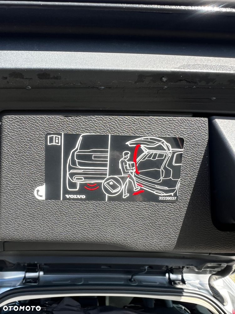 Volvo XC 60 B4 D AWD Geartronic Momentum Pro - 22