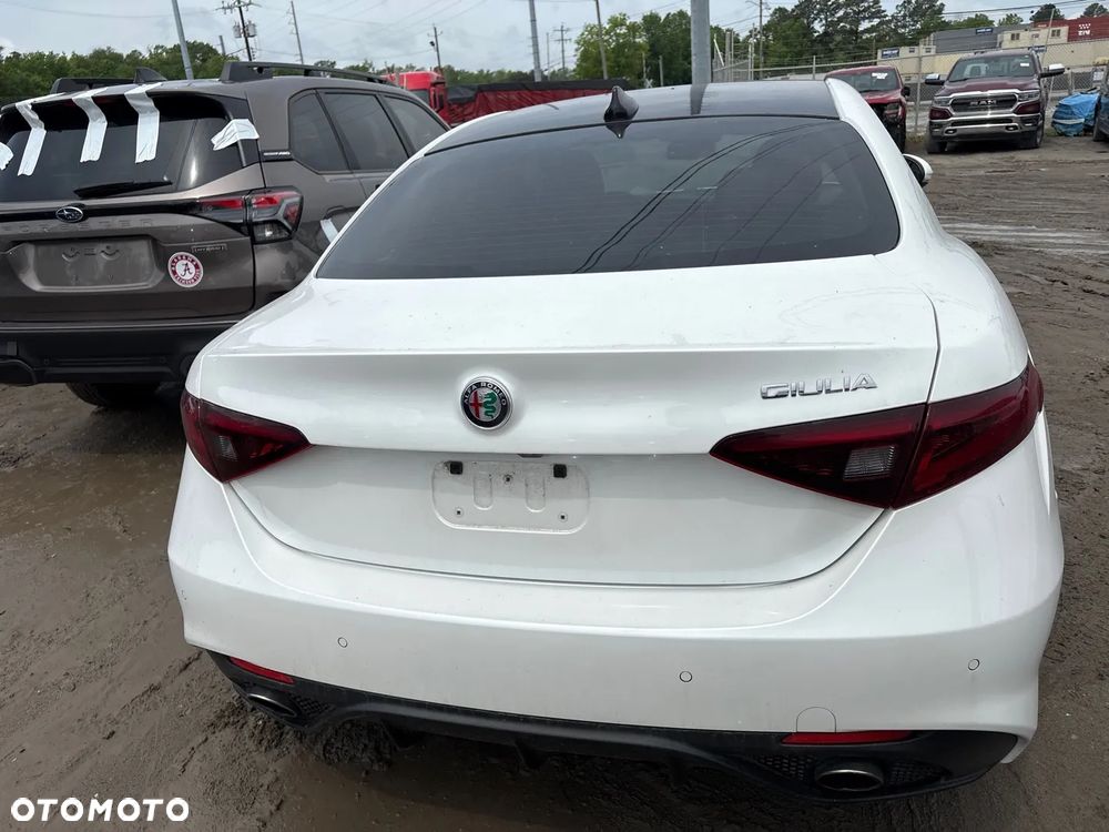 Alfa Romeo Giulia - 17