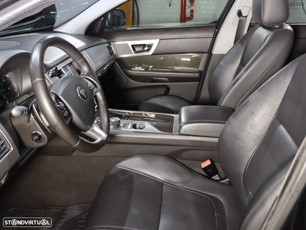Jaguar XF 2.2 D Premium Luxury - 8