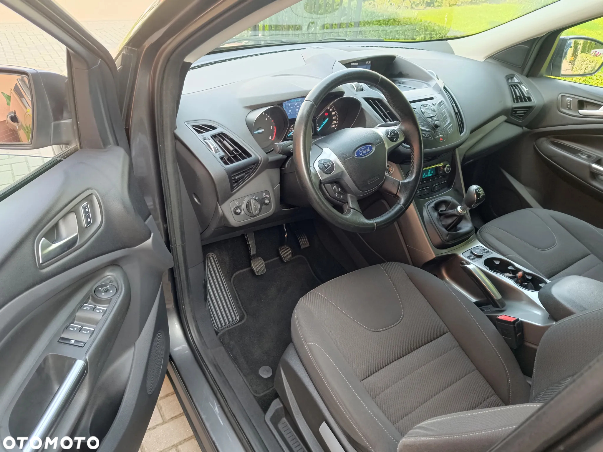 Ford Kuga 2.0 TDCi 2x4 Titanium - 16