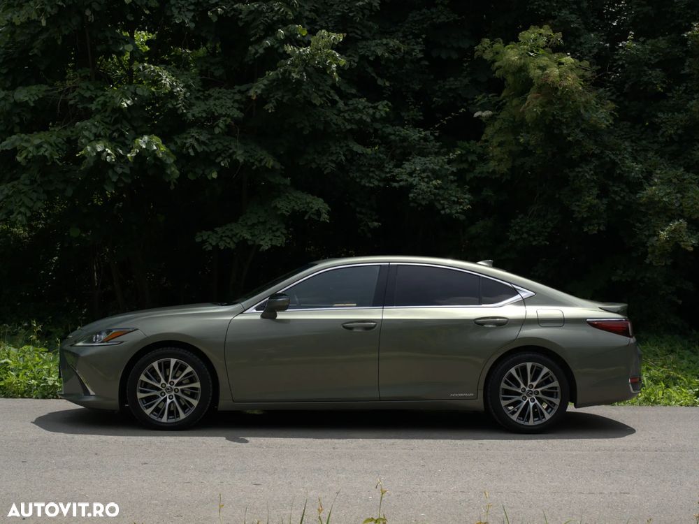 Lexus Seria ES 300h 2.5 TNGA HV 25H- 4X2 CVT Executive - 7