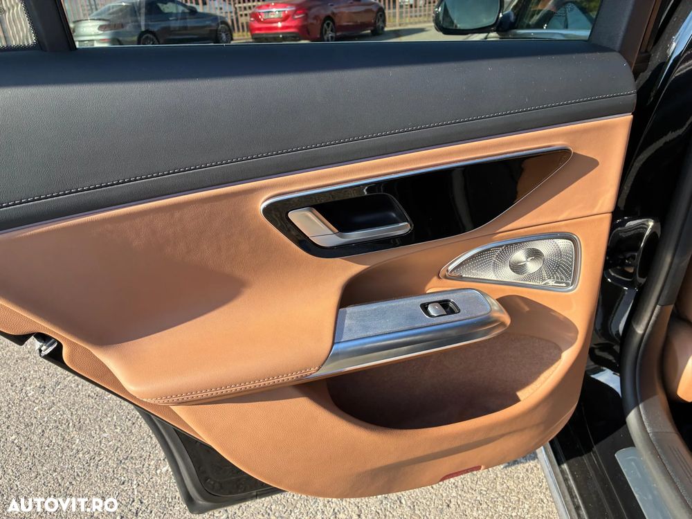 Mercedes-Benz E 300 4MATIC PHEV - 29