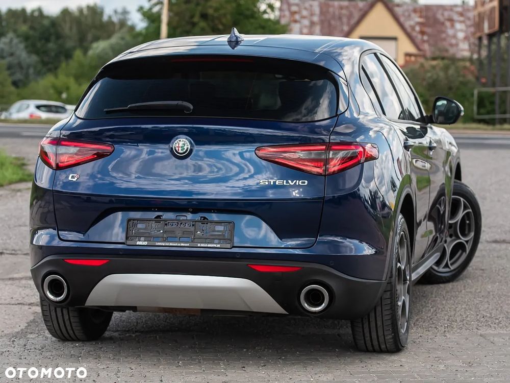 Alfa Romeo Stelvio - 12
