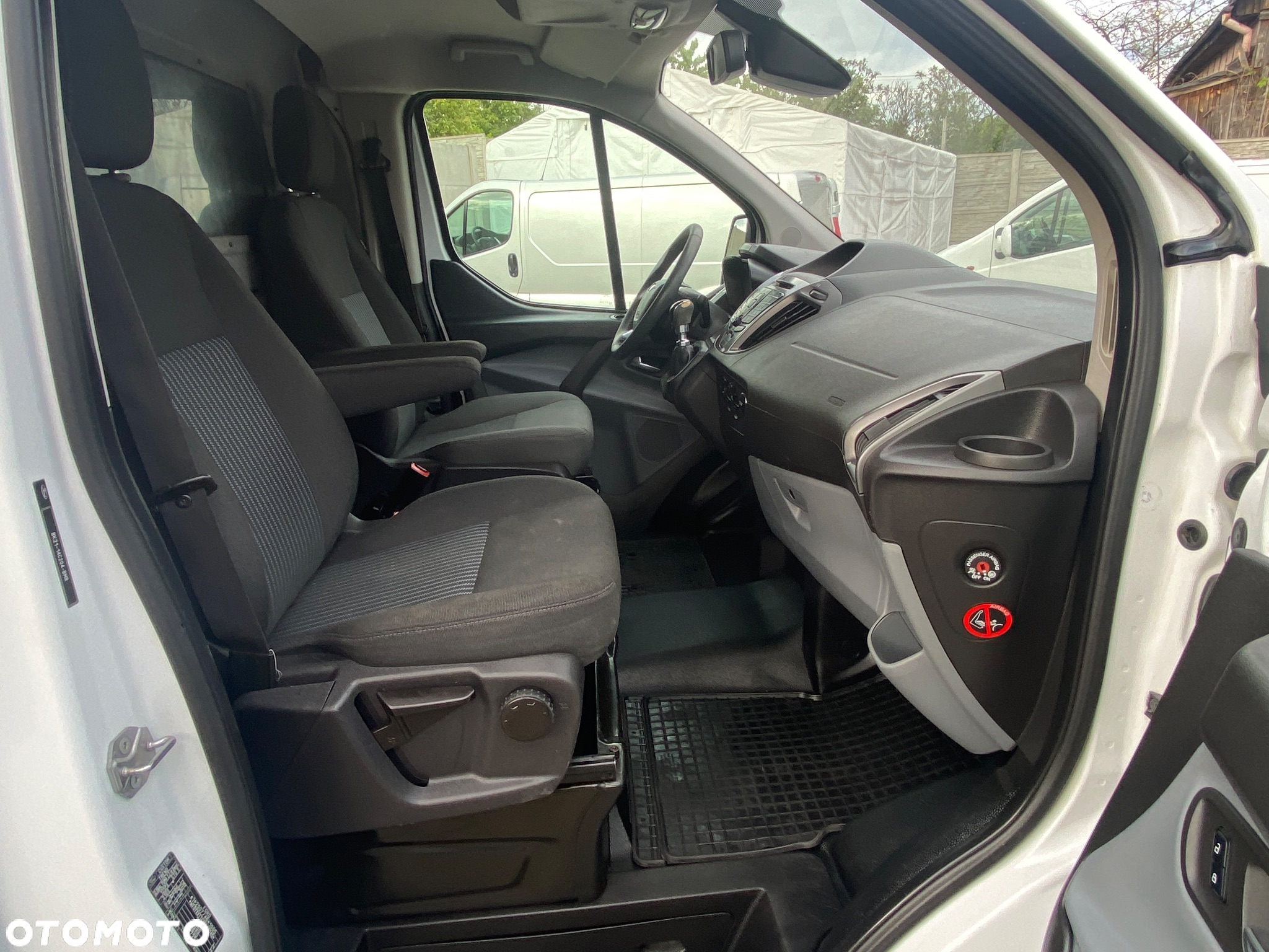 Ford TRANSIT CUSTOM - 14