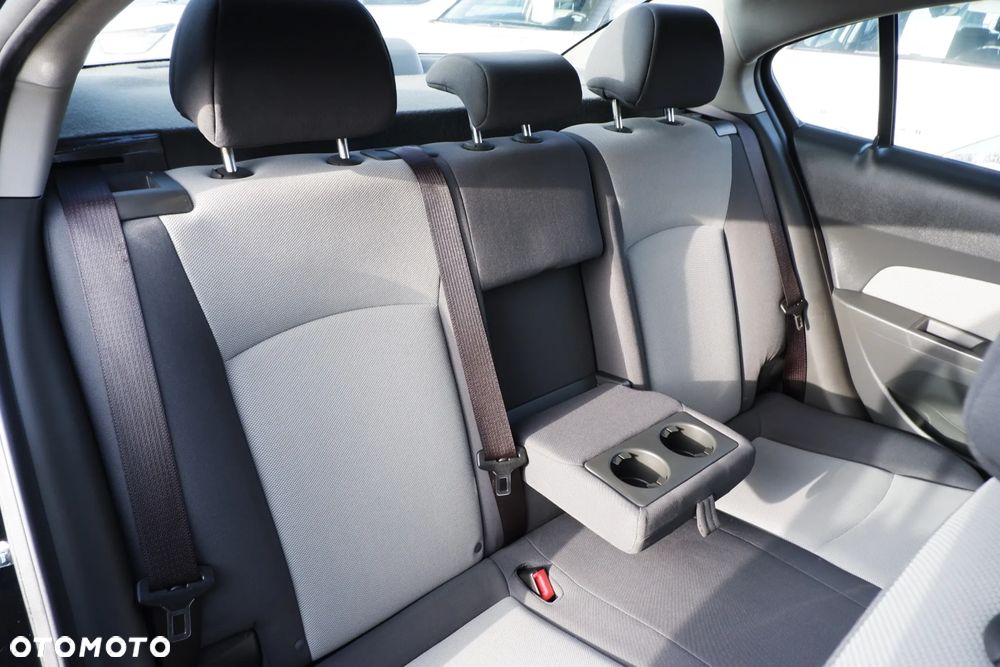 Chevrolet Cruze 1.6 LS - 12