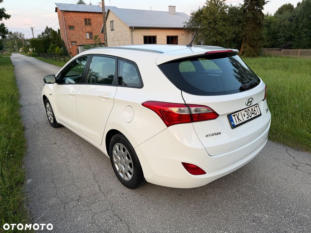 Hyundai i30 1.6 D GO - 10