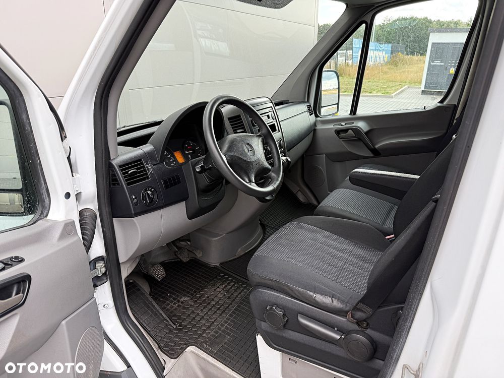Mercedes-Benz Sprinter - 10