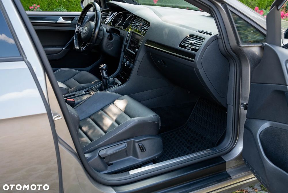 Volkswagen Golf - 16