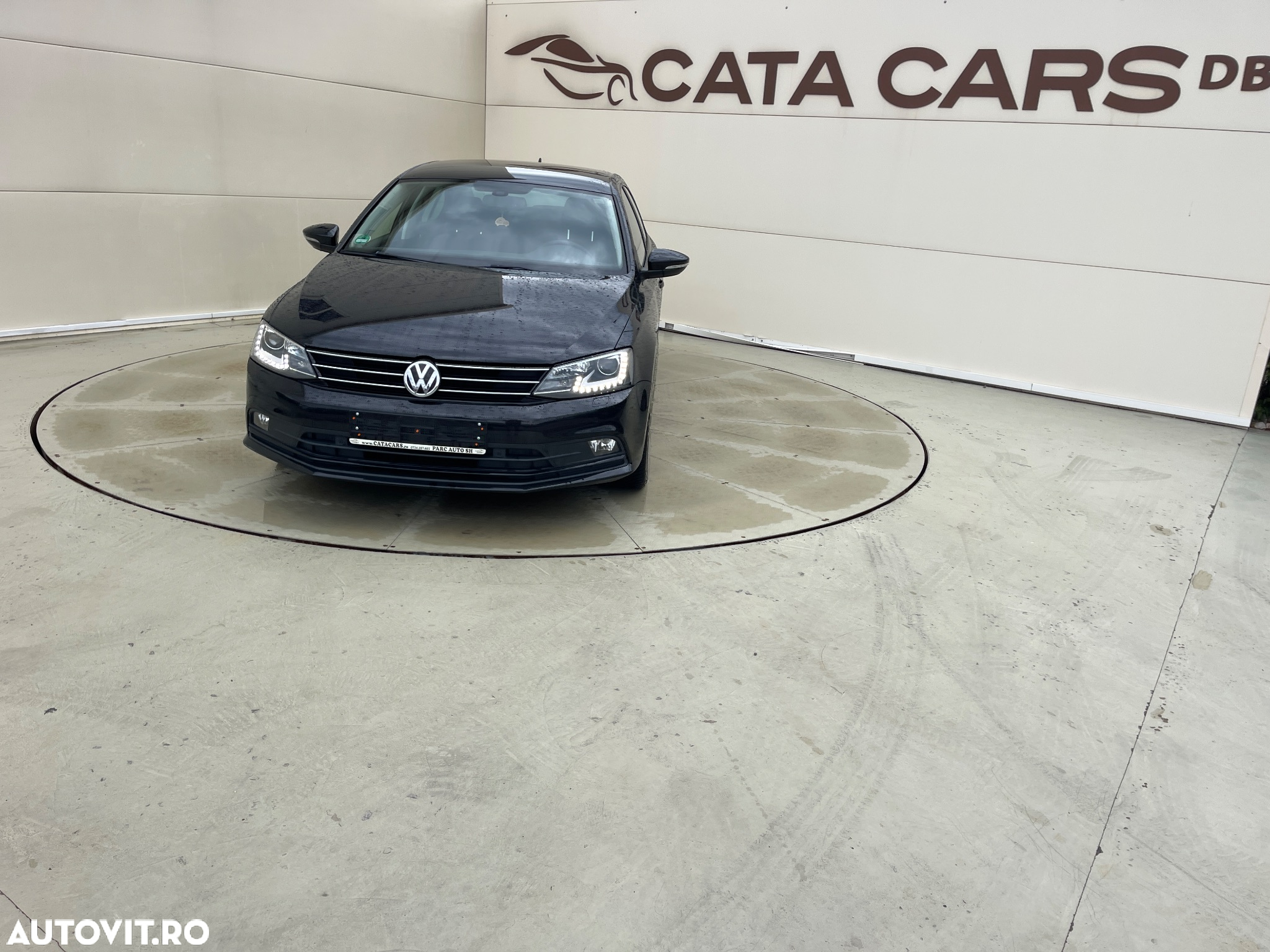 Volkswagen Jetta - 2