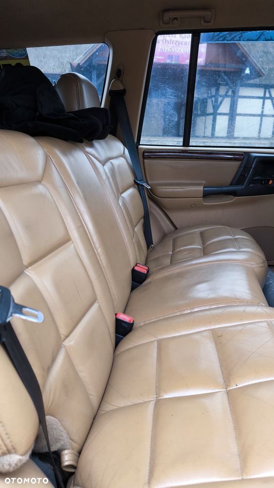 Jeep Grand Cherokee - 16