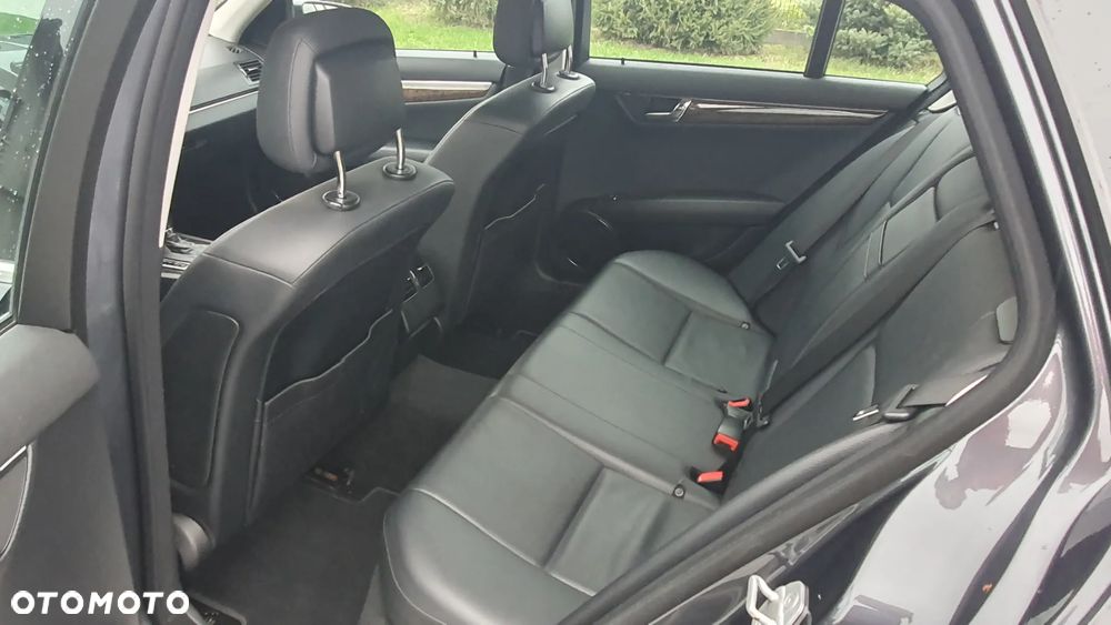 Mercedes-Benz Klasa C 250 CDI DPF 4Matic (BlueEFFICIENCY) 7G-TRONIC Elegance - 17