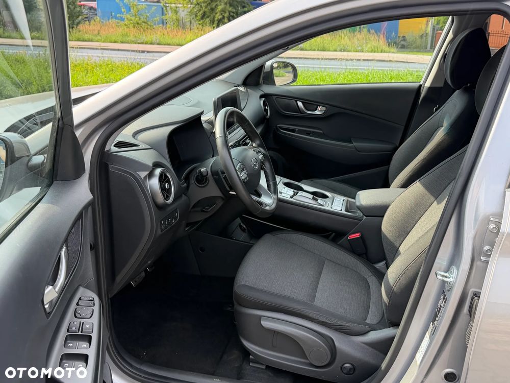 Hyundai Kona - 12