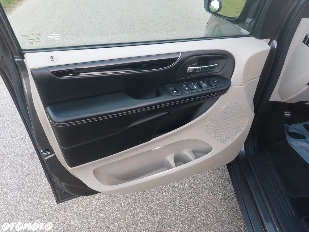 Dodge Grand Caravan - 16