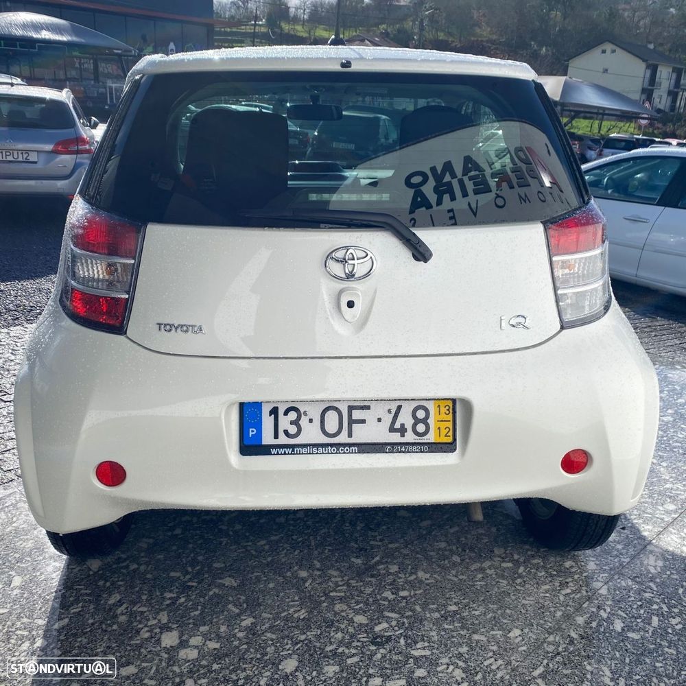 Toyota iQ 1.0 VVT-i 2 - 10
