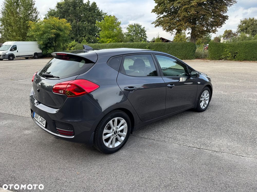 Kia Ceed 1.6 GDI ISG Platinum Edition - 16