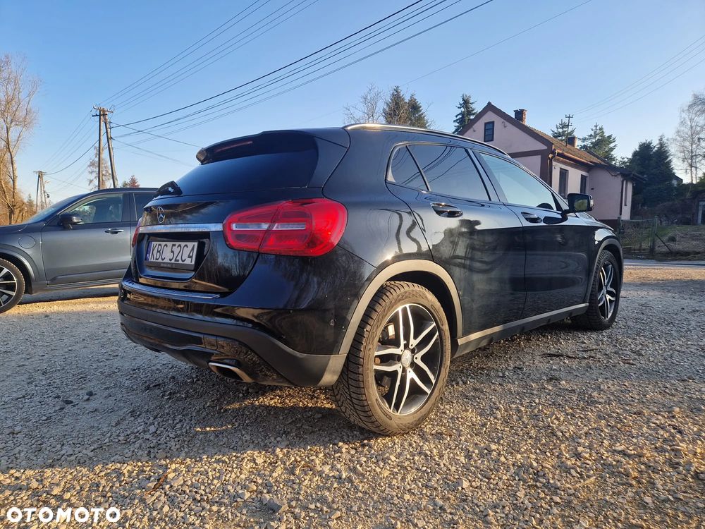 Mercedes-Benz GLA 180 7G-DCT Urban - 5