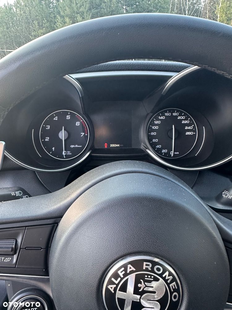 Alfa Romeo Giulia 2.0 Turbo - 9