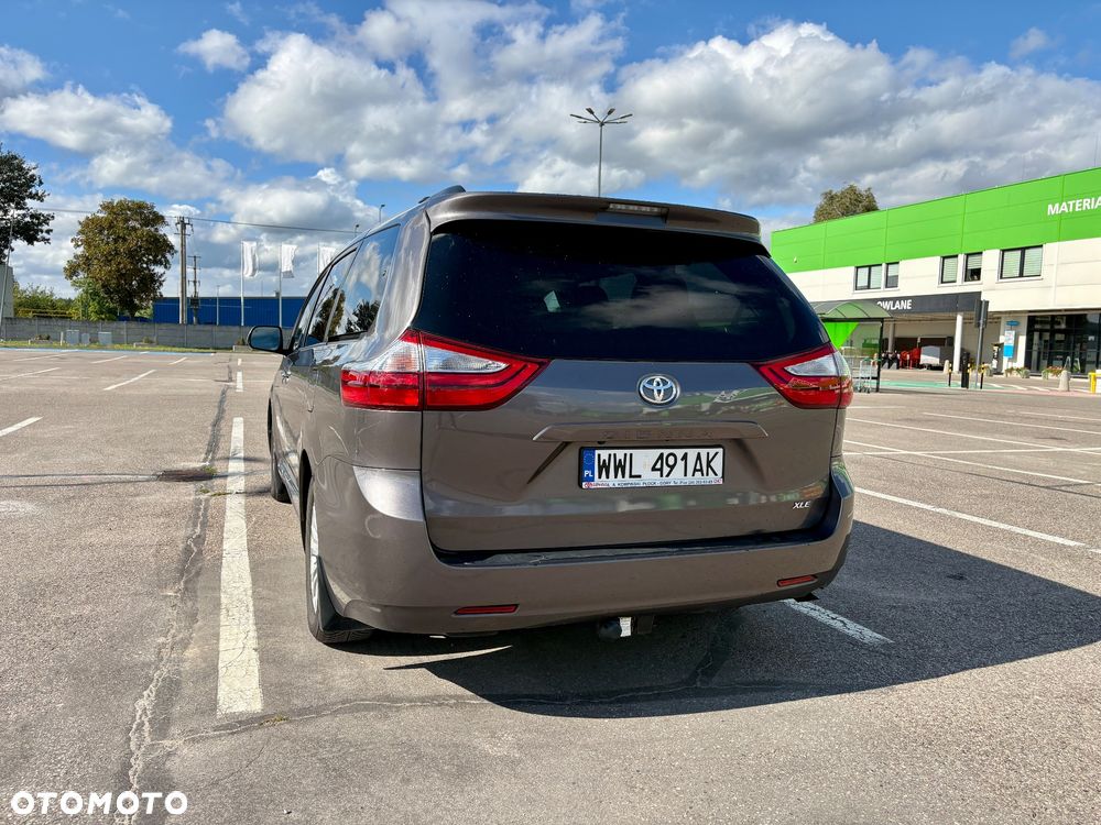 Toyota Sienna 3.5 V6 - 4