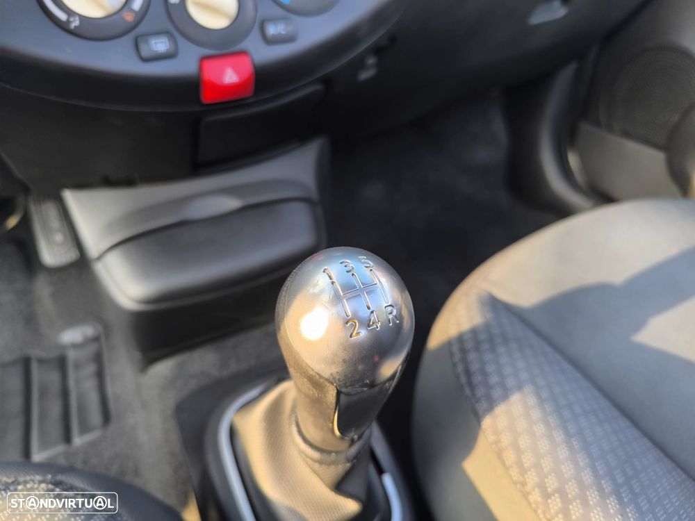 Nissan Micra CC 1.4 Tekna Pack+Premium - 32