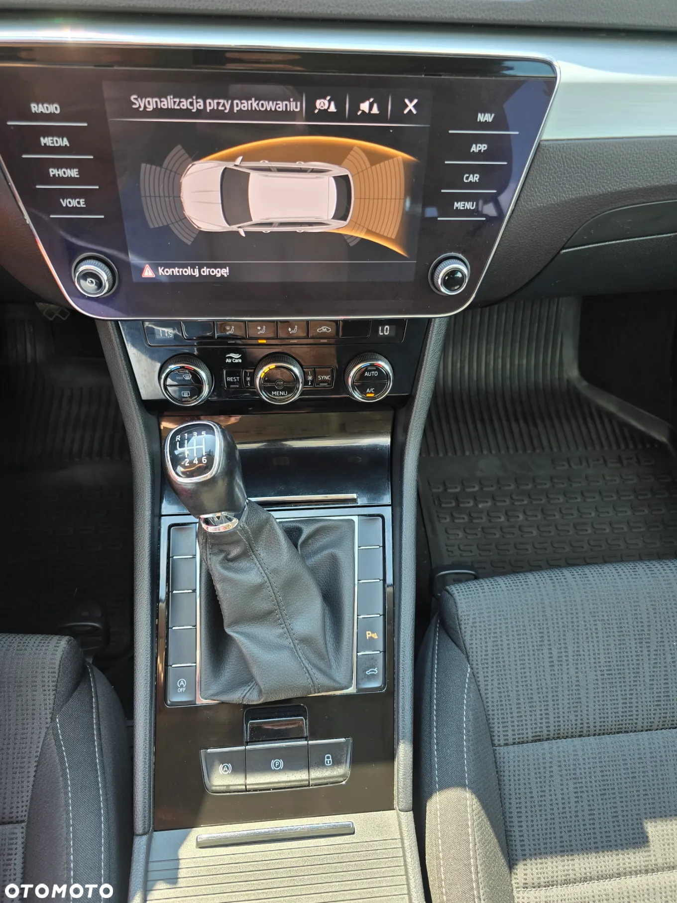 Skoda Superb 2.0 TDI Ambition - 23
