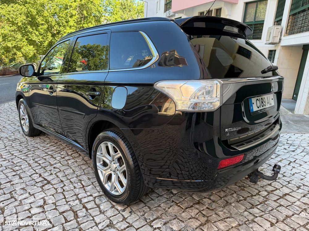 Mitsubishi Outlander 2.0 MIVEC Instyle Navi+ - 31