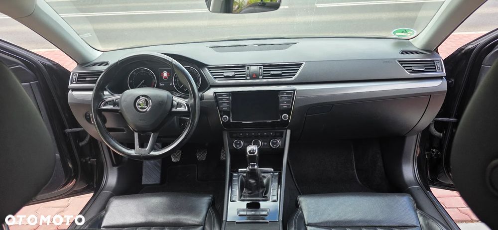 Skoda Superb 2.0 TDI Premium Edition - 15