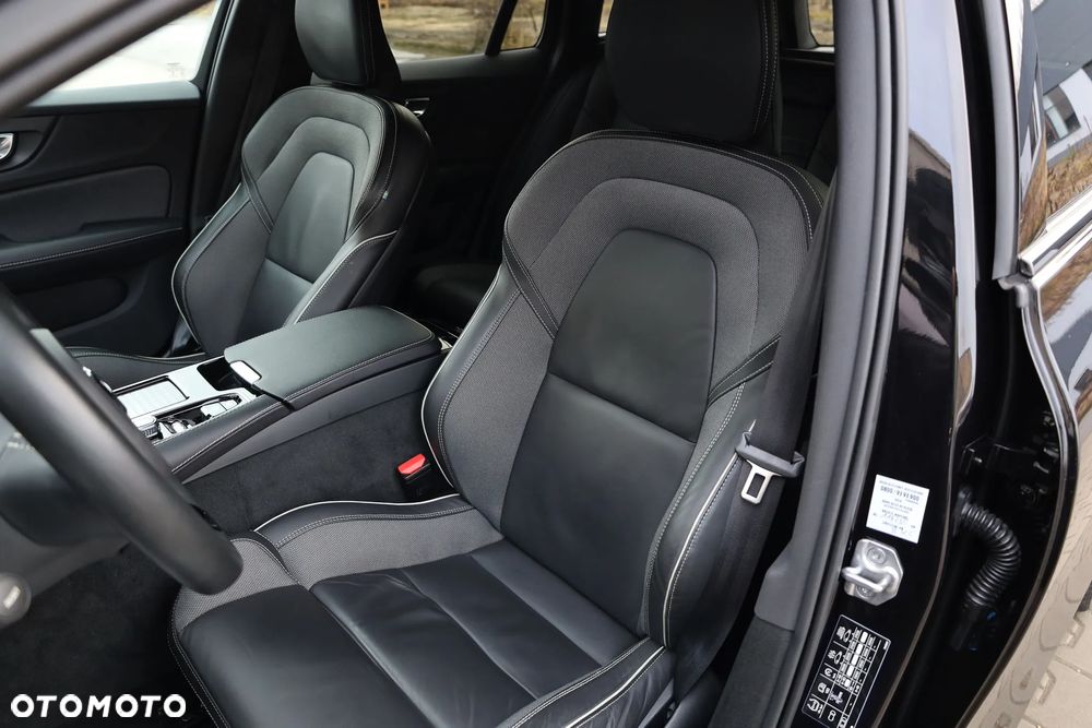 Volvo V60 T6 AWD Recharge Geartronic RDesign - 21