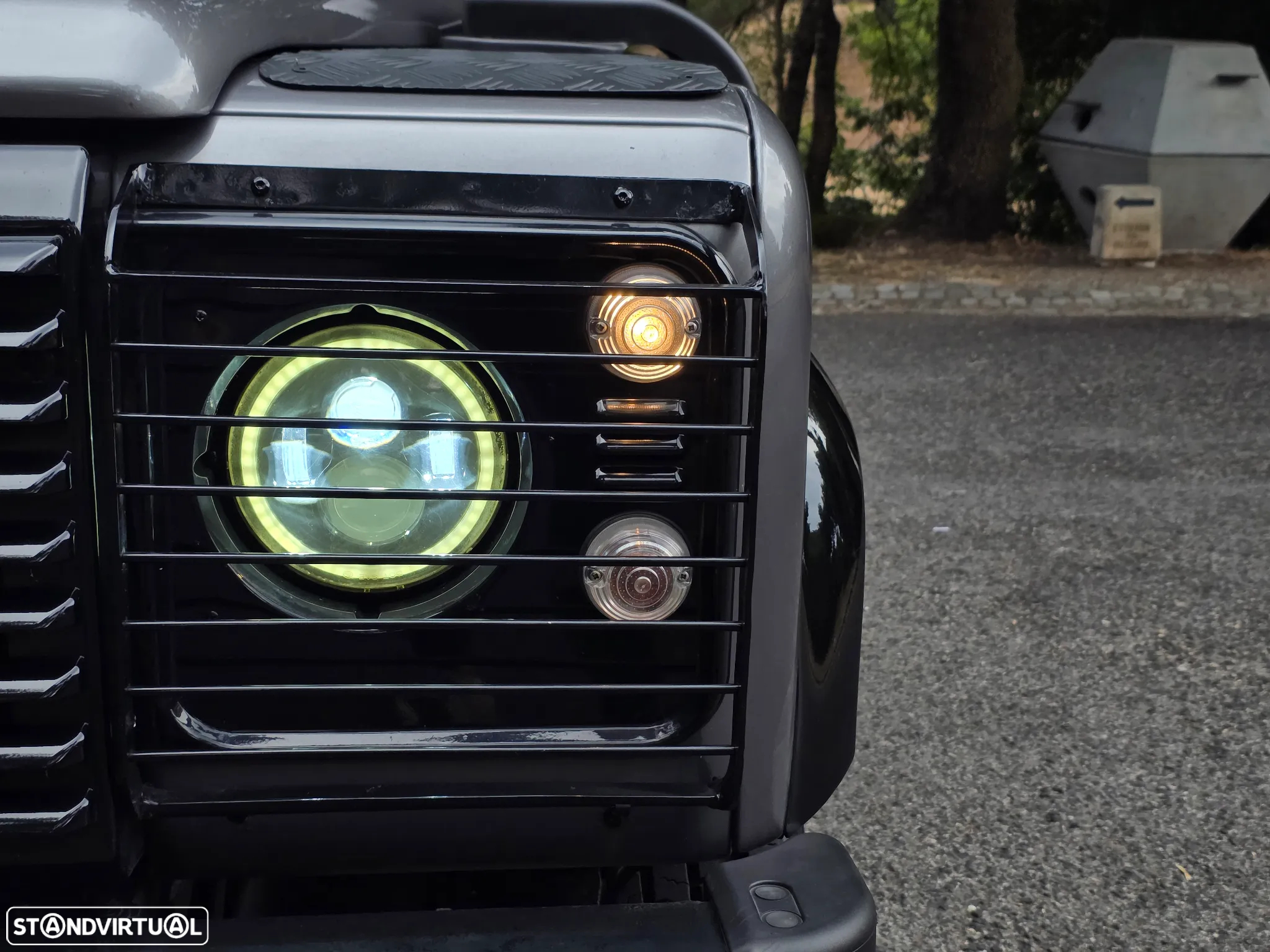 Land Rover Defender 90 Station Wagon SE - 25